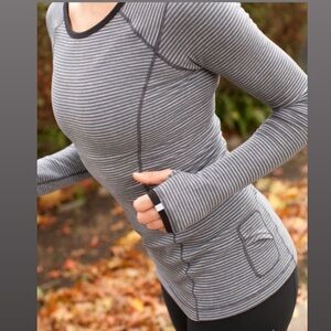 Lululemon Athletica Gray Fitted Long Sleeve Top